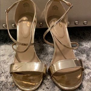 💓3/$30 Gold Metallic Strappy Heel